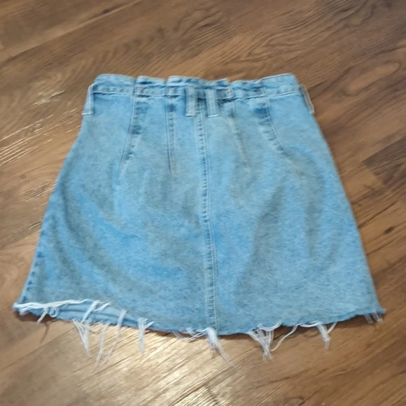 We The Free Retro High Waisted Denim Distressed Mini Jean Skirt A33 - Picture 5 of 7